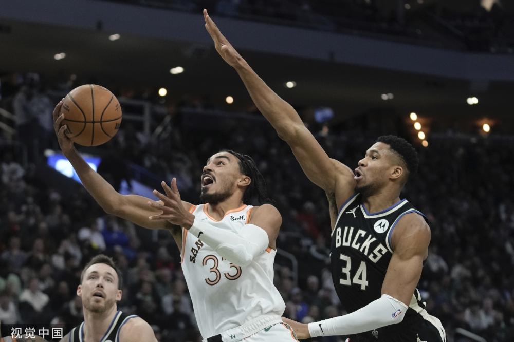 在防守与篮 在防守与篮